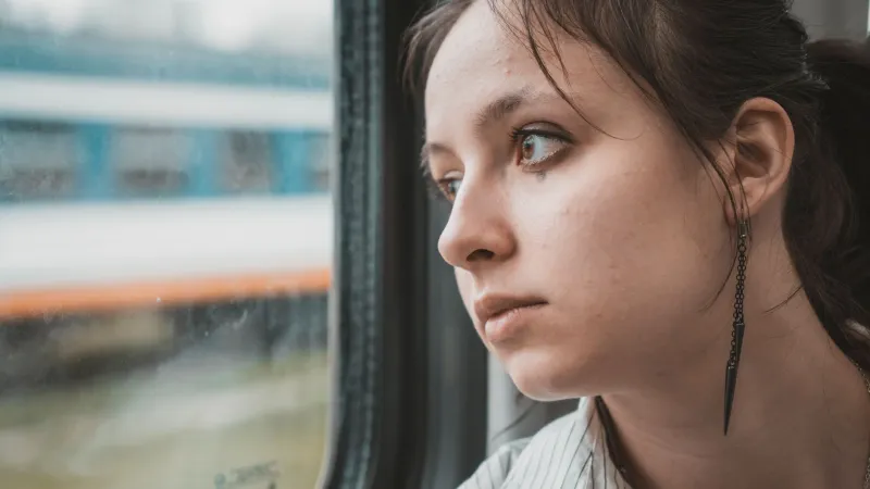 Window Seat, No Wi-Fi: The Quiet Commute Trend That's Giving British Brains a Proper Rest